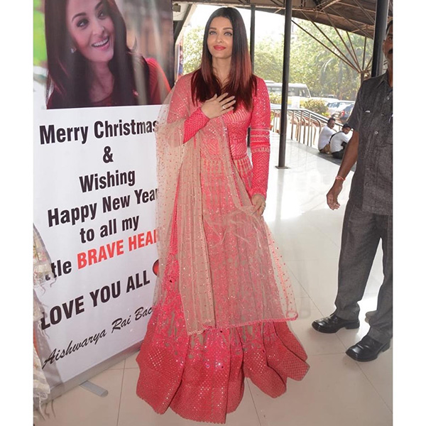 Match Aishwarya Rai Bachchan's Onscreen Outfits To The Movie