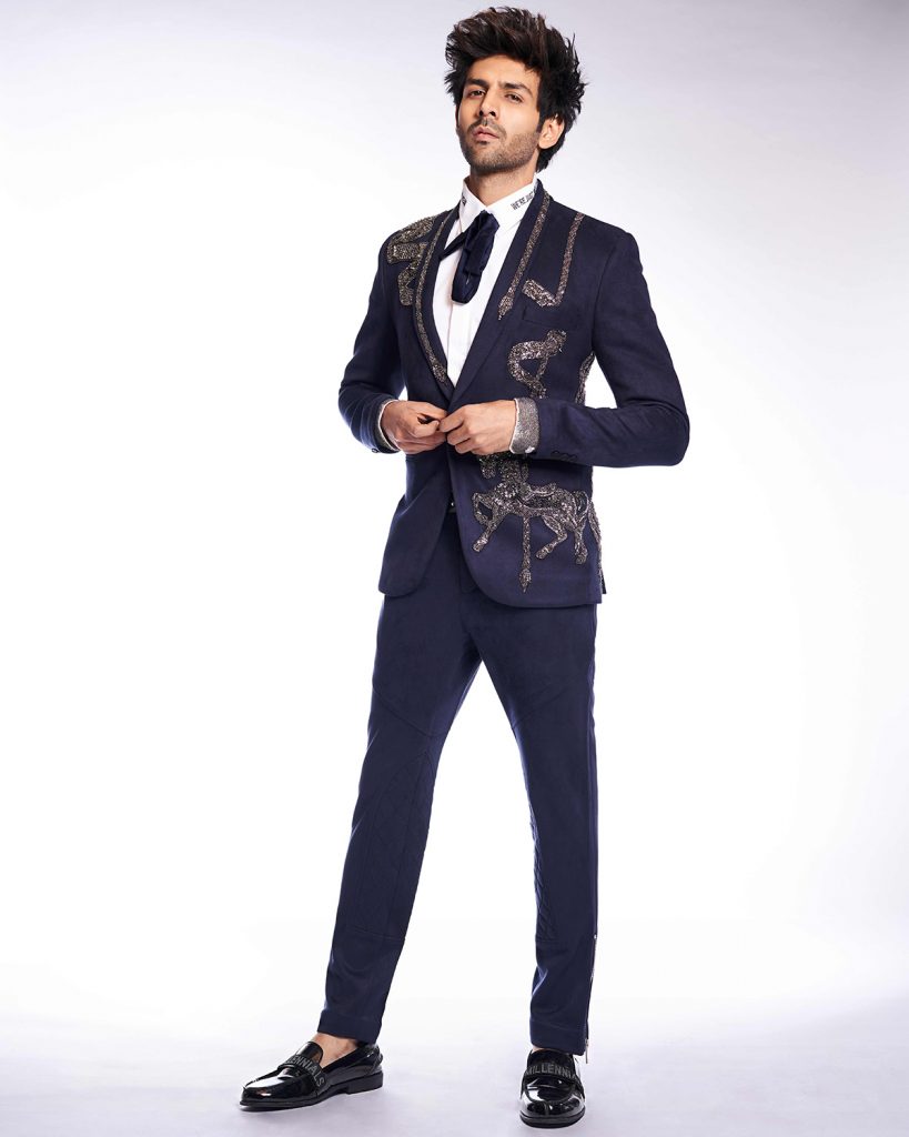 KARTIK AARYAN - HEARTTHROB OF THE NATION